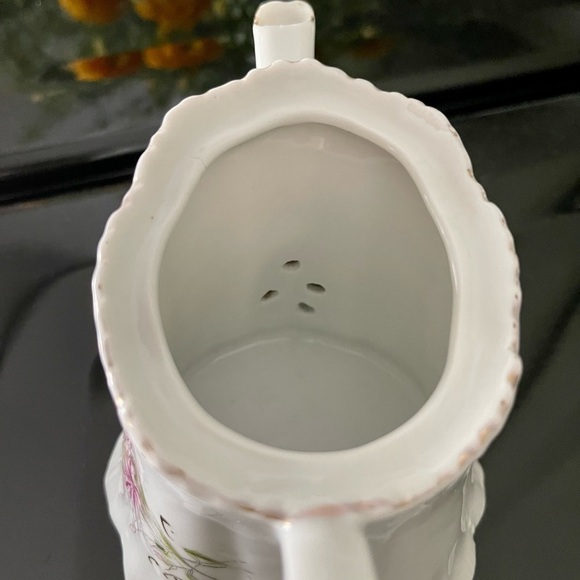 VINTAGE, DAINTY & DELICATE, WHITE PITCHER WITH SOFT PURPLE & GREEN FLORAL DESIGN - Picture 11 of 11